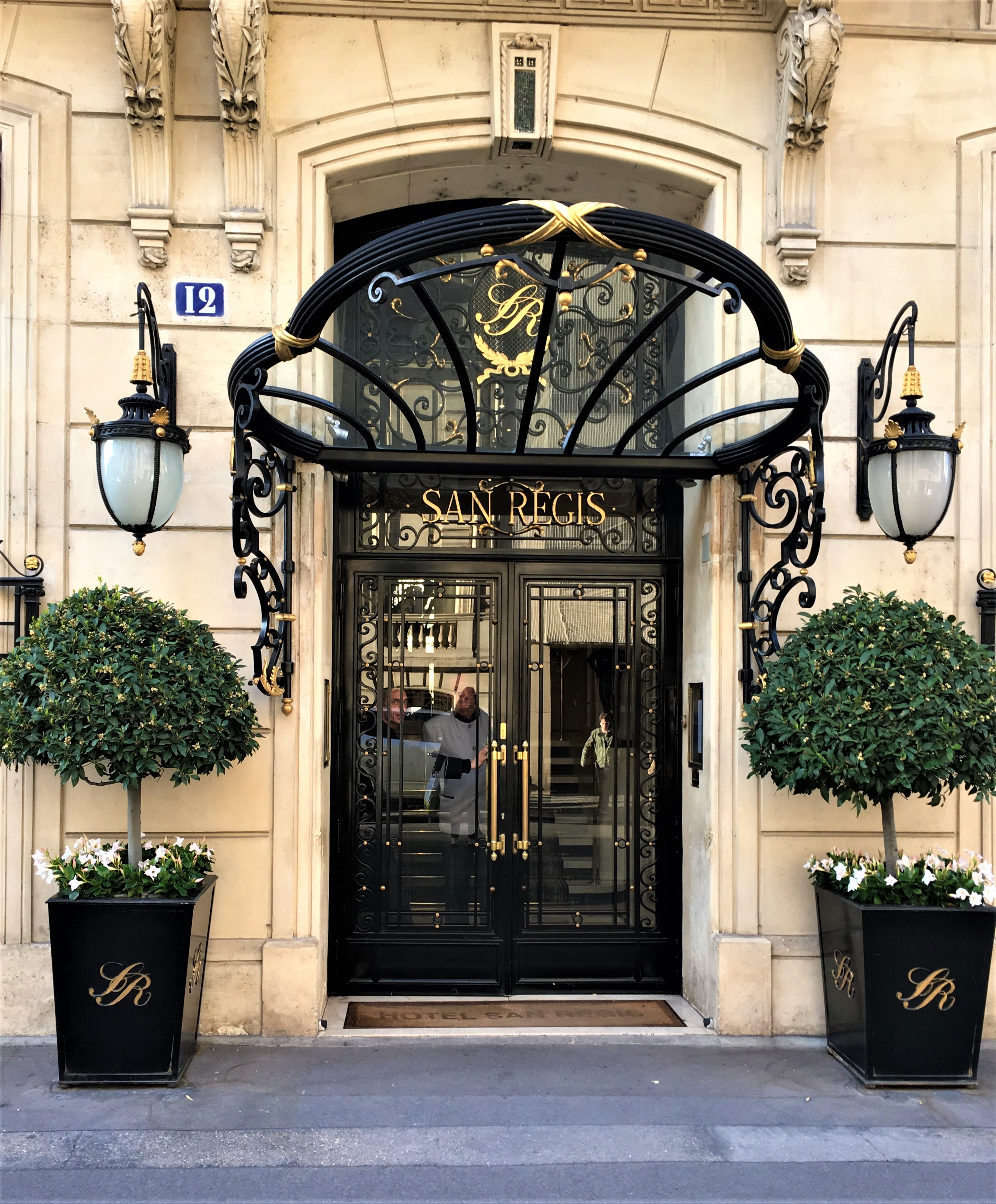 Parisian classic luxury with a fabulous room view at San Régis Hôtel
